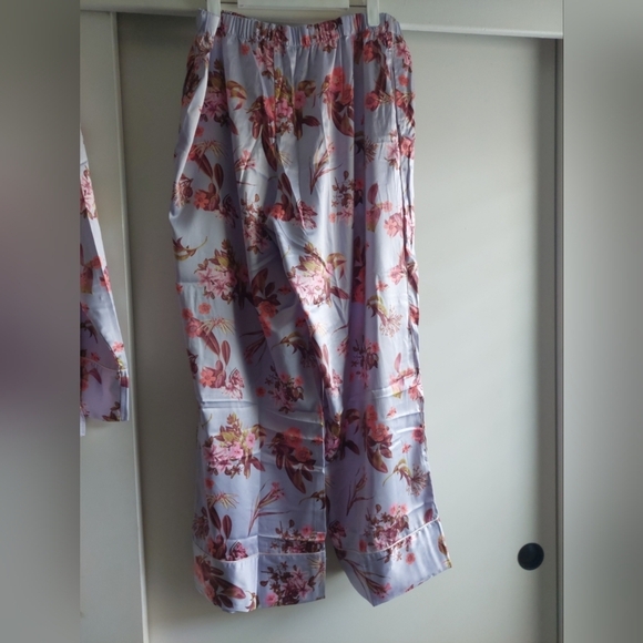 New Victoria's Secret Satin Pajama Set Lavender Floral Pattern XL - Picture 9 of 10